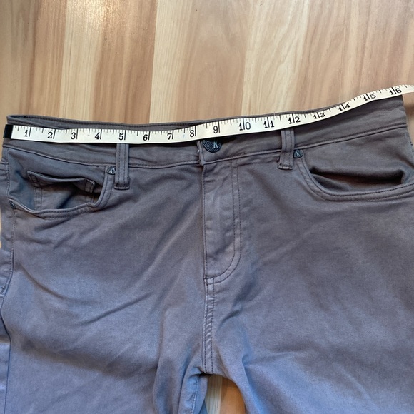 KUT FROM THE CLOTH, Amy Crop Straight Leg” pants, Color: Gray, Size: 12, frayed - Picture 3 of 11